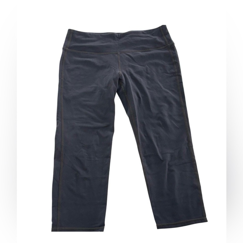 Athleta Black Cropped Leggings. Soft and comfortable. Size Large.